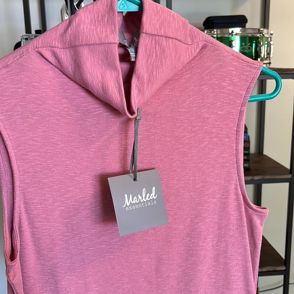 Sleeveless pink top - Picture 2 of 2